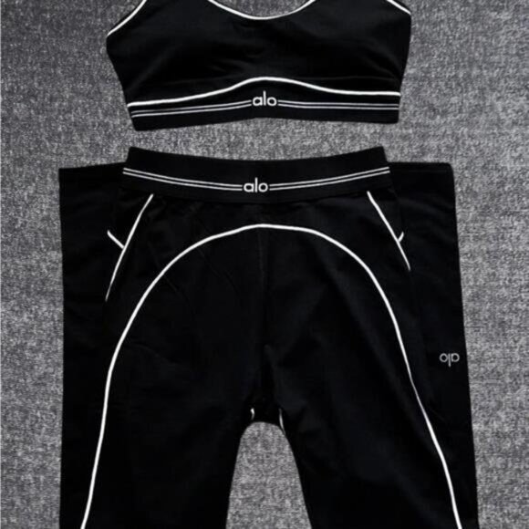 Alo Yoga Airbrush High-Waist Heart Throb Set Medium Size - Picture 3 of 3